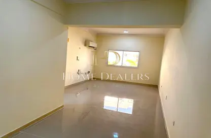 Apartment - 3 Bedrooms - 2 Bathrooms for rent in Fereej Bin Mahmoud - Doha