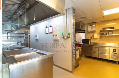 Retail - Studio - 1 Bathroom for rent in Mina Hotel and Residences - Corniche Road - Doha