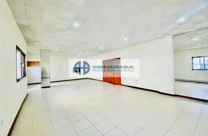 Apartment - 3 Bedrooms - 3 Bathrooms for rent in Abu Umama Street - Al Muntazah - Doha