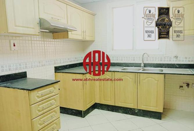 Apartment - 2 Bedrooms - 2 Bathrooms for rent in Al Darwish Building - Al Sadd - Al Sadd - Doha