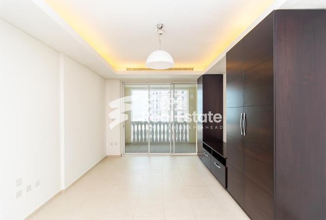 Apartment - 1 Bathroom for rent in Viva West - Viva Bahriyah - The Pearl Island - Doha