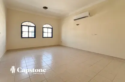 Apartment - 2 Bedrooms - 2 Bathrooms for rent in Al Maamoura - Al Maamoura - Doha