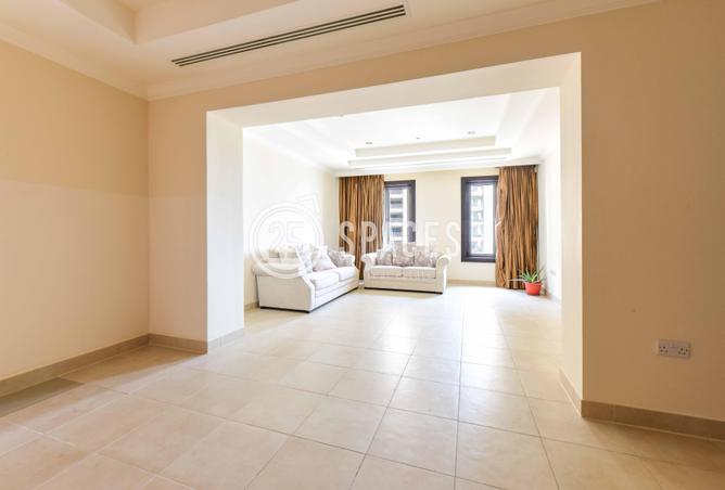 Apartment - 1 Bedroom - 2 Bathrooms for sale in West Porto Drive - Porto Arabia - The Pearl Island - Doha