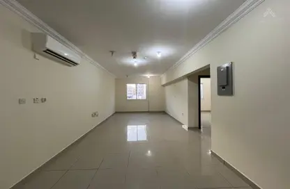 Apartment - 2 Bedrooms - 2 Bathrooms for rent in Umm Ghuwalina - Umm Ghuwailina - Doha