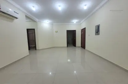 Apartment - 3 Bedrooms - 2 Bathrooms for rent in Fereej Bin Omran - Doha