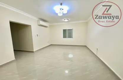 Apartment - 3 Bedrooms - 2 Bathrooms for rent in Bin Omran - Fereej Bin Omran - Doha