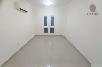 Apartment - 3 Bedrooms - 3 Bathrooms for rent in Umm Ghuwailina 4 - Umm Ghuwailina - Doha