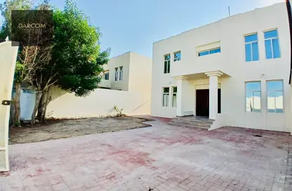 Villa - 4 Bedrooms - 5 Bathrooms for rent in Al Maamoura - Al Maamoura - Doha