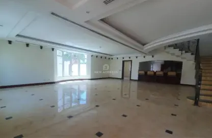 Compound - 4 Bedrooms - 5 Bathrooms for rent in West Bay - West Bay - Doha