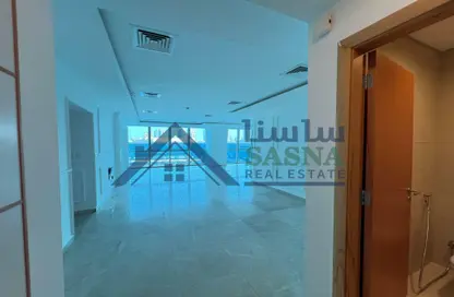 Apartment - 3 Bedrooms - 5 Bathrooms for rent in Zig Zag Towers - West Bay - Doha