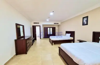 Apartment - 2 Bedrooms - 2 Bathrooms for rent in Al Morouj Inn Hotel - Corniche Road - Corniche Road - Doha