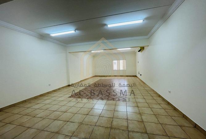 Apartment - 2 Bedrooms - 3 Bathrooms for rent in Ras Abu Aboud - Doha