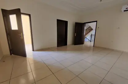 Villa - 5 Bedrooms - 6 Bathrooms for rent in Al Nuaija Street - Al Nuaija - Doha