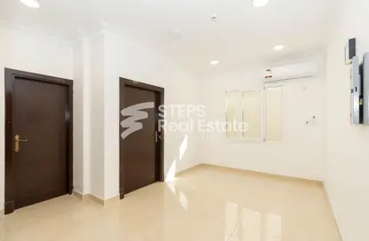 Apartment - 2 Bedrooms - 1 Bathroom for rent in Al Nasr Street - Al Nasr - Doha