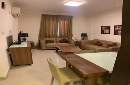 Apartment - 2 Bedrooms - 2 Bathrooms for rent in Umm Ghuwailina 4 - Umm Ghuwailina - Doha