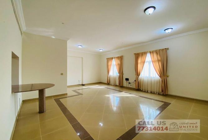 شقة - 2 غرف نوم - 3 حمامات للايجار في 28  نجمة - شارع ابن درهم - نجمة - الدوحة