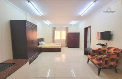 Apartment - 1 Bathroom for rent in Umm Ghuwalina - Umm Ghuwailina - Doha