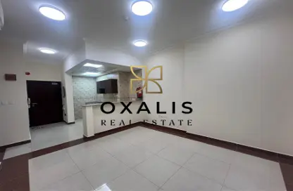 Apartment - 2 Bedrooms - 3 Bathrooms for rent in Thabit Bin Zaid Street - Al Mansoura - Doha