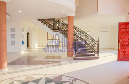 Villa - 5 Bedrooms - 6 Bathrooms for rent in Al Dafna - Al Dafna - Doha