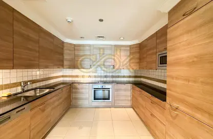 Apartment - 1 Bedroom - 2 Bathrooms for rent in West Porto Drive - Porto Arabia - The Pearl Island - Doha