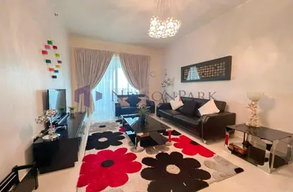 Apartment - 2 Bedrooms - 3 Bathrooms for sale in Viva West - Viva Bahriyah - The Pearl Island - Doha