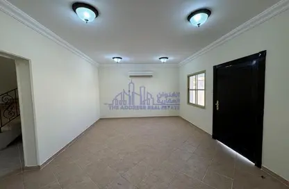 Villa - 4 Bedrooms - 4 Bathrooms for rent in Umm Al Seneem Street - Ain Khaled - Doha