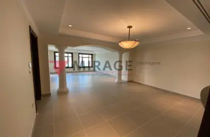 Townhouse - 2 Bedrooms - 3 Bathrooms for rent in Tower 15 - Porto Arabia - The Pearl Island - Doha