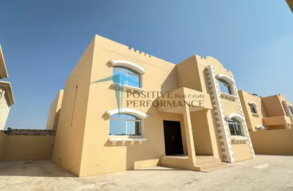 Villa - 4 Bedrooms - 4 Bathrooms for rent in Umm Al Seneem Street - Ain Khaled - Doha