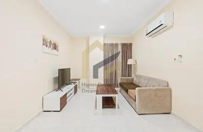 Apartment - 1 Bedroom - 1 Bathroom for rent in Umm Ghuwailina 4 - Umm Ghuwailina - Doha