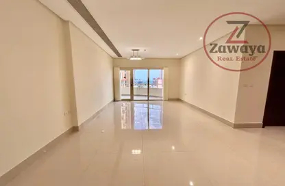 Apartment - 2 Bedrooms - 2 Bathrooms for rent in Burj Al Marina - Marina District - Lusail