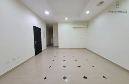 Apartment - 2 Bedrooms - 2 Bathrooms for rent in Al Nasr Street - Al Nasr - Doha