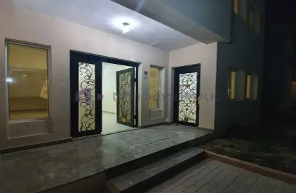 Villa - 4 Bedrooms - 4 Bathrooms for rent in Izghawa - Izghawa - Doha