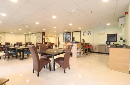 Shop - Studio - 2 Bathrooms for rent in Ras Abu Aboud - Doha