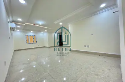 Apartment - 1 Bedroom - 2 Bathrooms for rent in Umm Ghwailina Comm - Umm Ghuwalina - Umm Ghuwailina - Doha