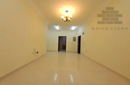 Apartment - 3 Bedrooms - 2 Bathrooms for rent in Bin Omran - Fereej Bin Omran - Doha