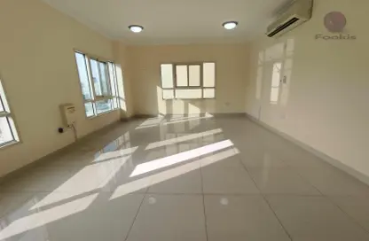 Apartment - 2 Bedrooms - 2 Bathrooms for rent in Thabit Bin Zaid Street - Al Mansoura - Doha