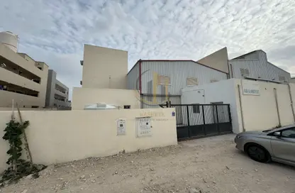 Shop - Studio - 4 Bathrooms for rent in Industrial Area 1 - Industrial Area - Doha