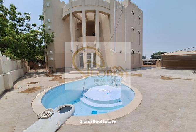 Villa - 4 Bedrooms - 5 Bathrooms for rent in West Bay Lagoon - Doha