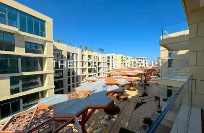 Apartment - 2 Bedrooms - 3 Bathrooms for sale in Crystal Residence - The Pearl Island - Doha