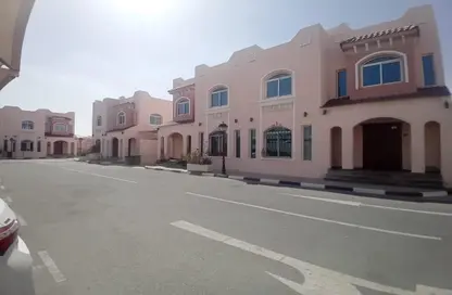 Villa - 4 Bedrooms - 3 Bathrooms for rent in Umm Al Seneem Street - Ain Khaled - Doha