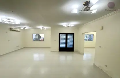 Compound - 4 Bedrooms - 5 Bathrooms for rent in Izghawa - Izghawa - Doha