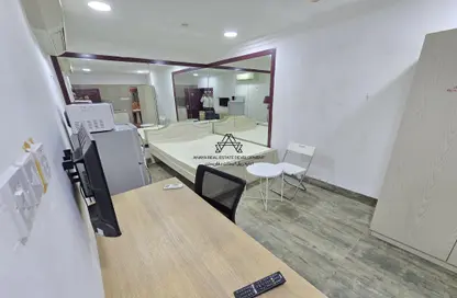 Apartment - 1 Bathroom for rent in Umm Ghuwailina - Doha