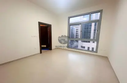 Apartment - 5 Bedrooms - 5 Bathrooms for rent in Al Sadd Road - Al Sadd - Doha