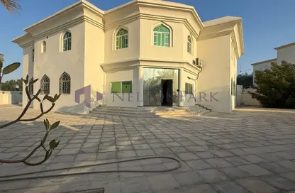 Villa - 7 Bedrooms - 5 Bathrooms for rent in Al Dafna - Al Dafna - Doha