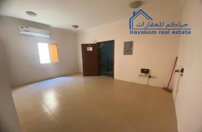 Apartment - 2 Bedrooms - 2 Bathrooms for rent in Bin Omran - Fereej Bin Omran - Doha