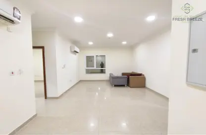 Apartment - 1 Bedroom - 2 Bathrooms for rent in Umm Ghuwailina 4 - Umm Ghuwailina - Doha