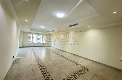 Apartment - 2 Bedrooms - 3 Bathrooms for rent in Marina Gate - Porto Arabia - The Pearl Island - Doha