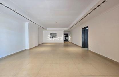 Apartment - 1 Bedroom - 2 Bathrooms for rent in Tower 4 - Porto Arabia - The Pearl Island - Doha