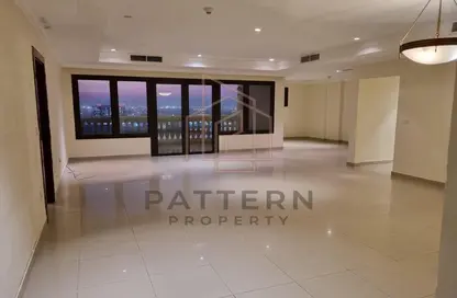 Apartment - 3 Bedrooms - 4 Bathrooms for rent in Porto Arabia - The Pearl Island - Doha