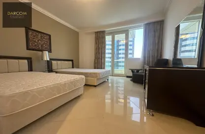 Apartment - 3 Bedrooms - 4 Bathrooms for rent in Palm Towers - West Bay - Doha